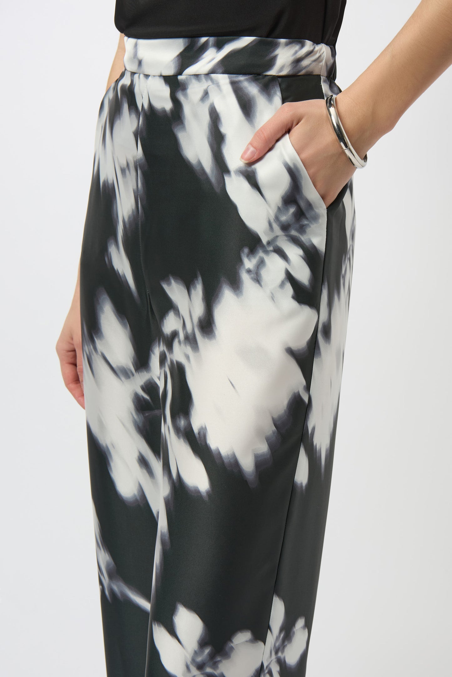 JOSEPH RIBKOFF Recycled Satin Floral Print Wide-Leg Pants 254081