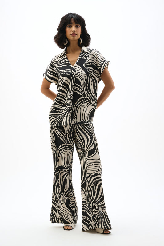 Joseph Ribkoff Bubble Satin Abstract Print Wide Leg Pants With Side Slits 262257