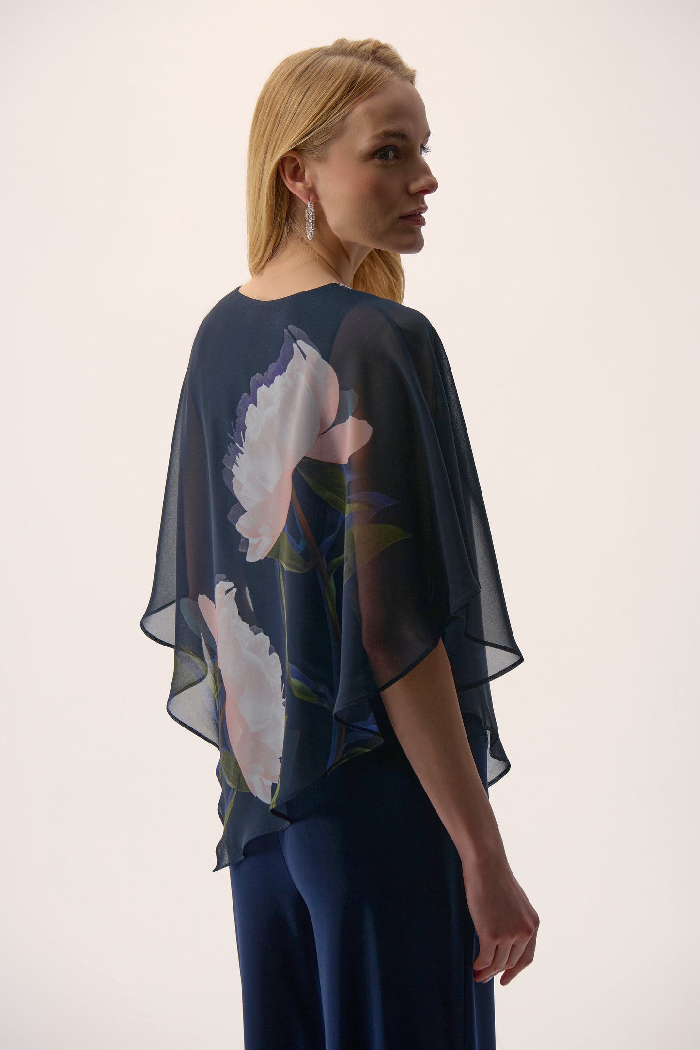 Joseph Ribkoff Signature Chiffon & Silky Knit Floral Print Poncho Top
254731