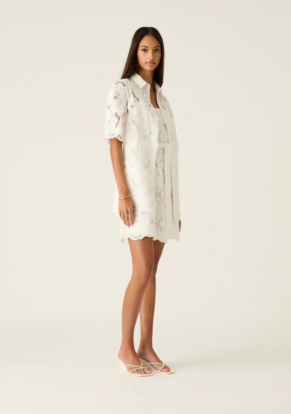 MOS Luna Embroidery Shirt