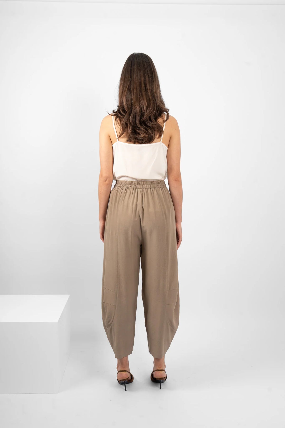 Maud Dainty Niko Pant - Moth