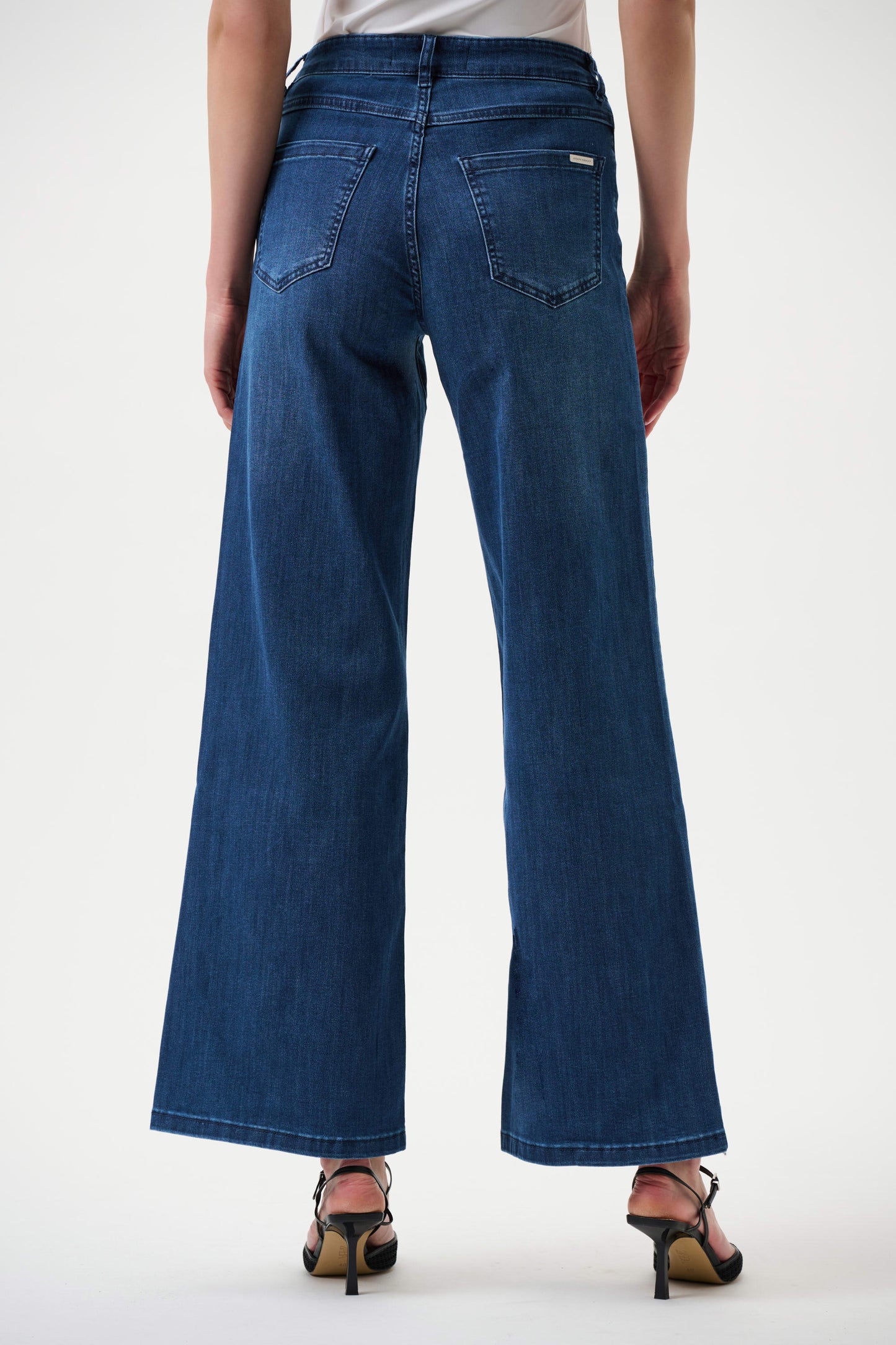 Joseph Ribkoff Goldie | Classic Wide-Leg Stretch Jeans
251968CO Denim Medium Blue
