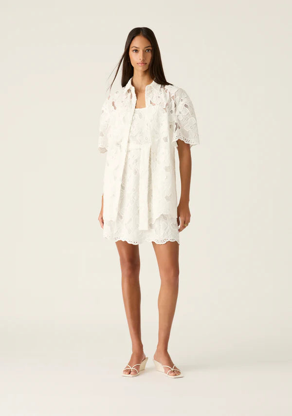 MOS Luna Embroidery Shirt