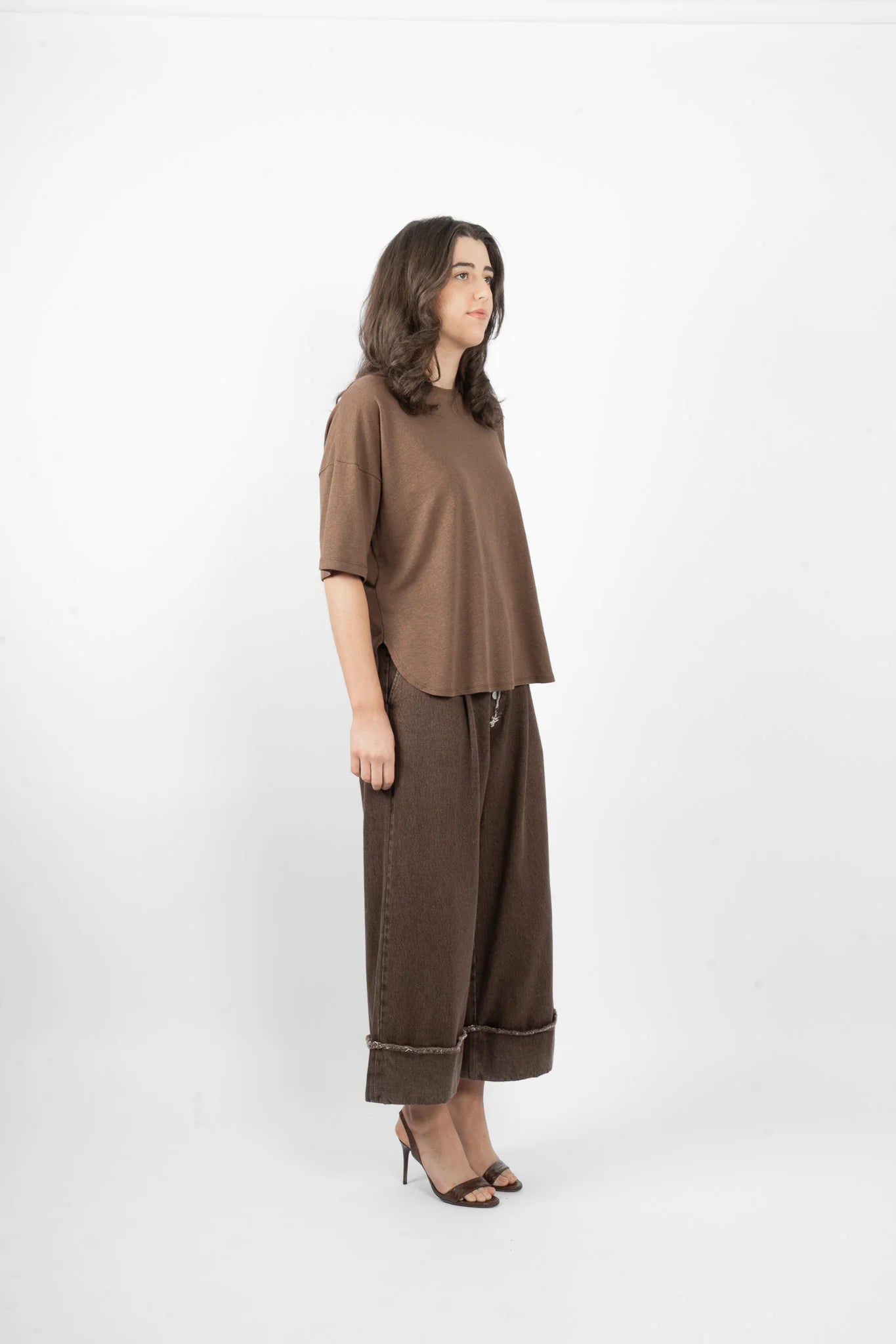 Maud Dainty Peony T-Shirt - Milk Chocolate