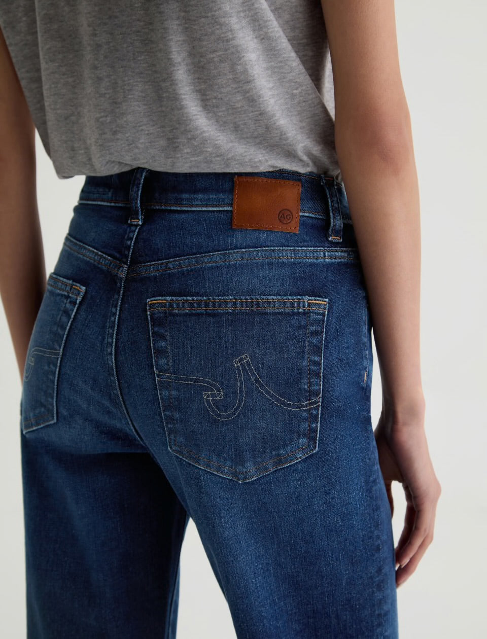 AG Jeans Brinley Crop Jean - Outspoken 

Mid-Rise Straight