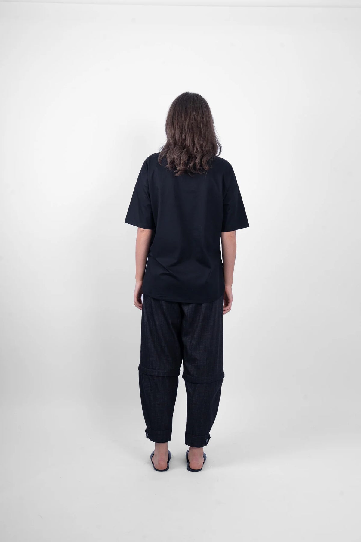 Maud Dainty Peony Tee - Black