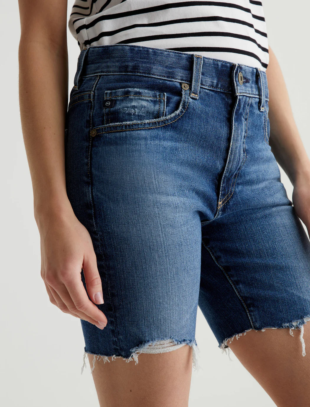 AG Jeans Ex-Boyfriend Short
MID-RISE BERMUDA - Lake Como