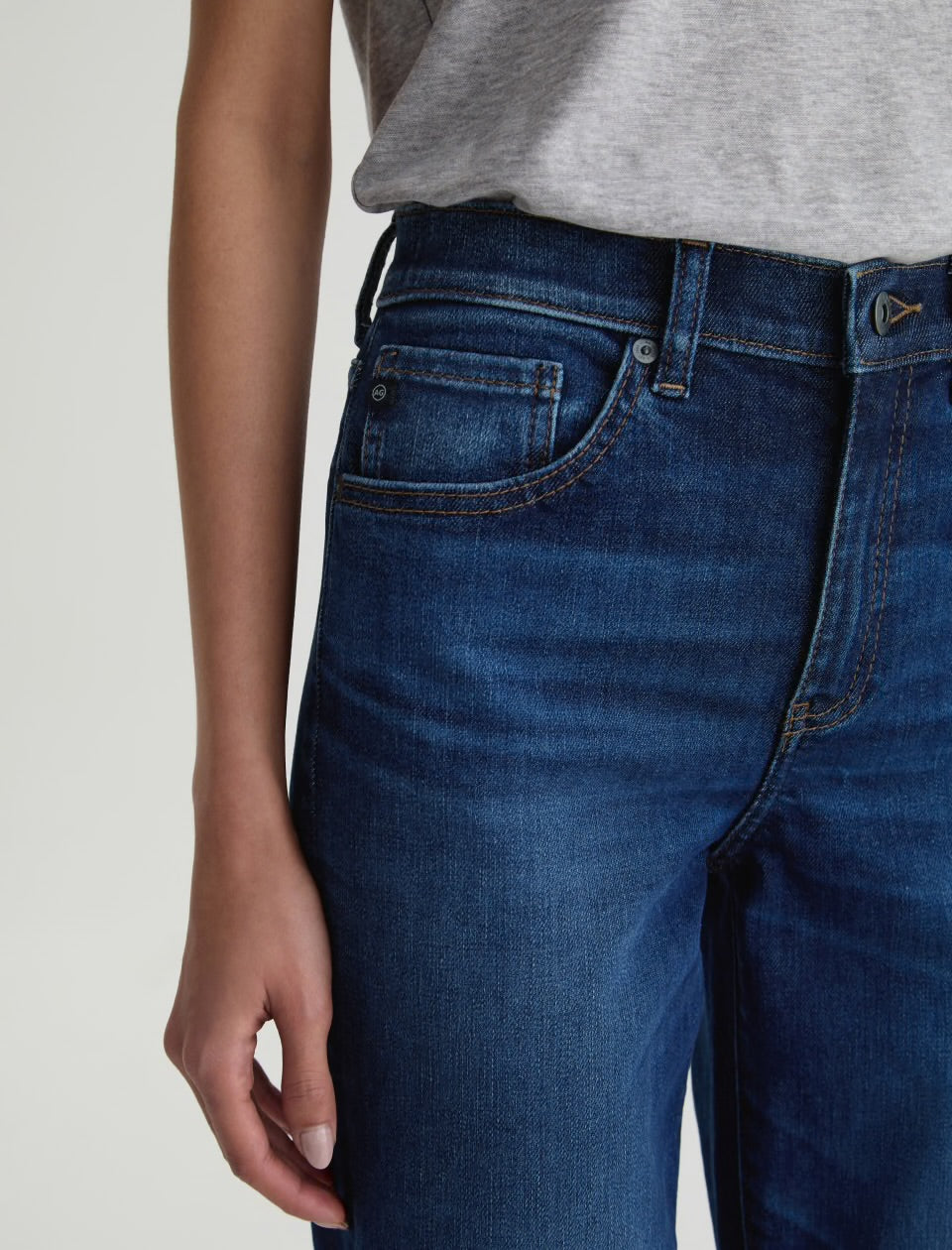 AG Jeans Brinley Crop Jean - Outspoken 

Mid-Rise Straight
