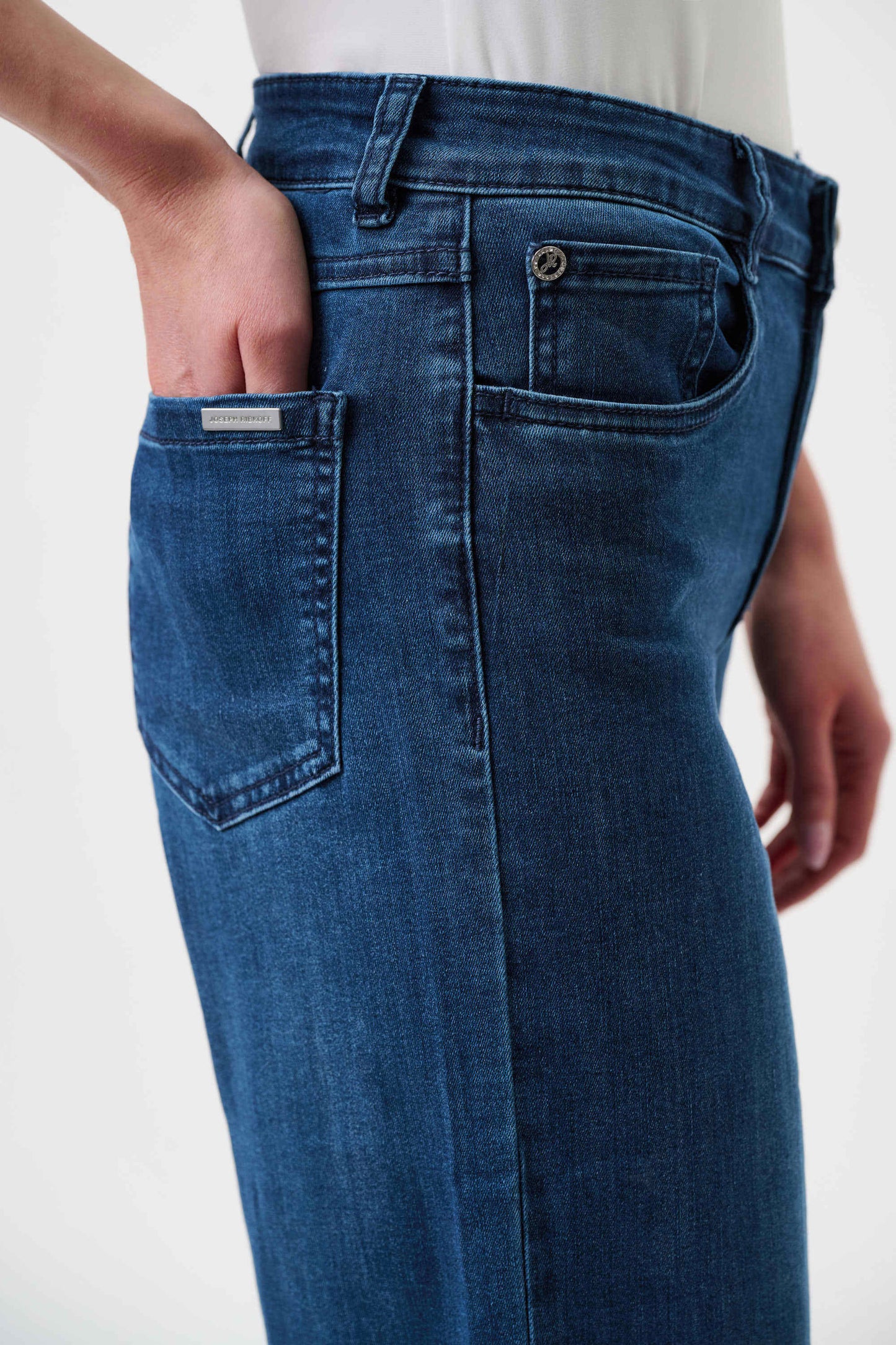 Joseph Ribkoff Goldie | Classic Wide-Leg Stretch Jeans
251968CO Denim Medium Blue