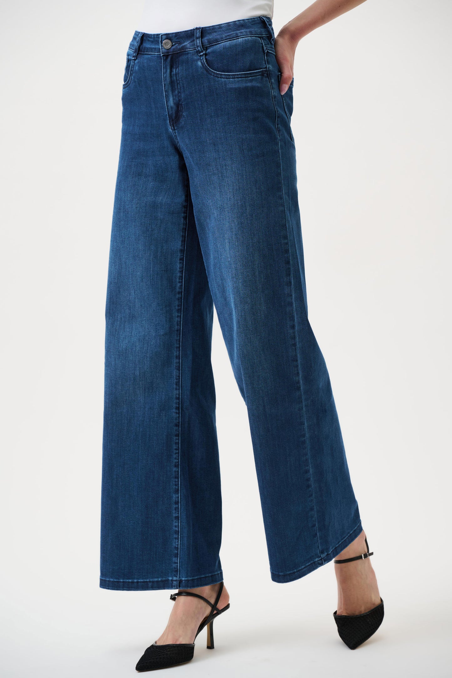 Joseph Ribkoff Goldie | Classic Wide-Leg Stretch Jeans
251968CO Denim Medium Blue