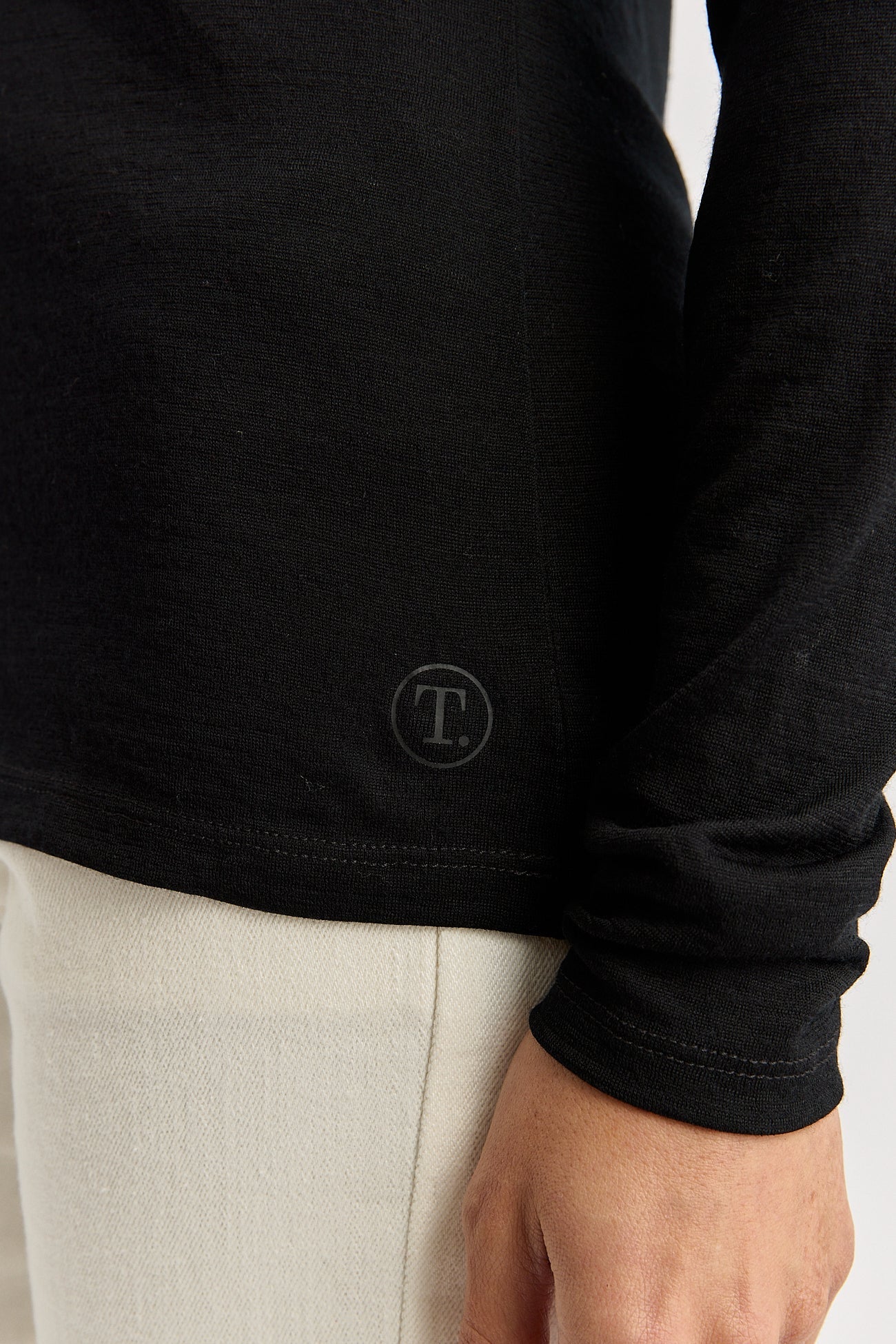 TOORALLIE Merino Crew Neck - Black